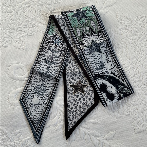 Beautiful Small scarf - Picture 3 of 5